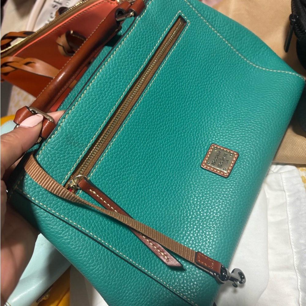 Dooney & Bourke Green Shoulder Bag with Modern Design